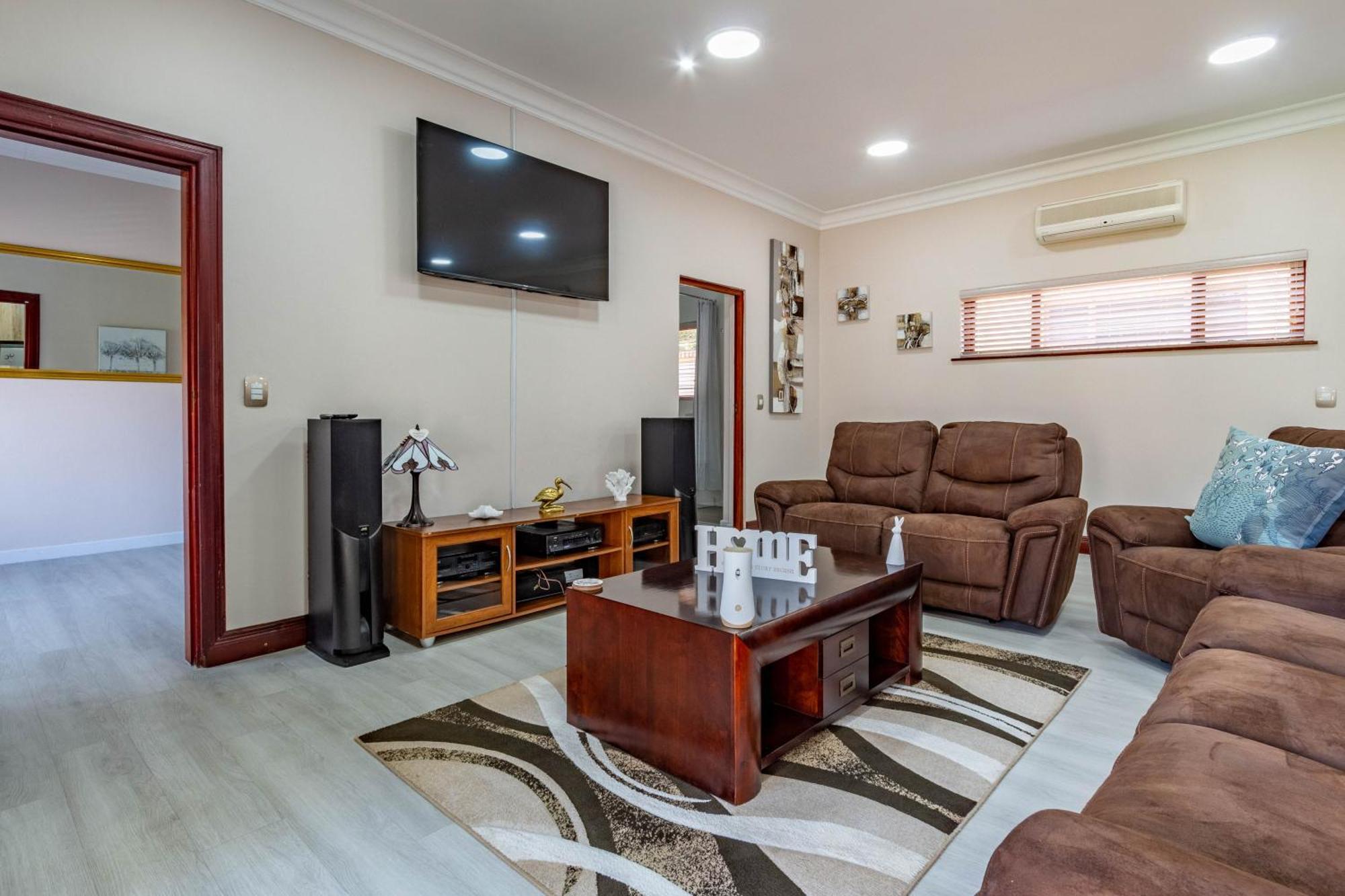 Rsa Lodge เบโนนิ ภายนอก รูปภาพ