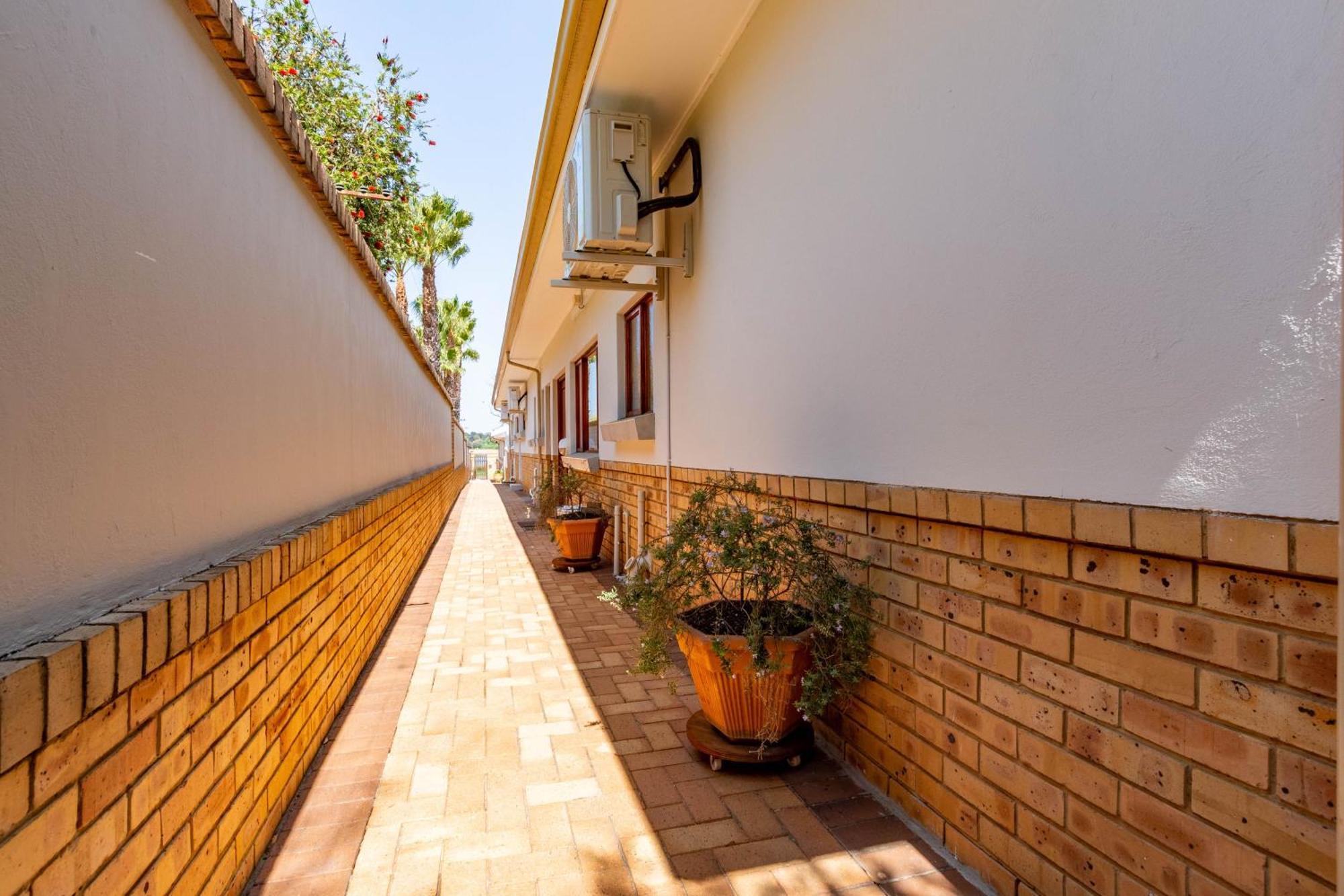 Rsa Lodge เบโนนิ ภายนอก รูปภาพ